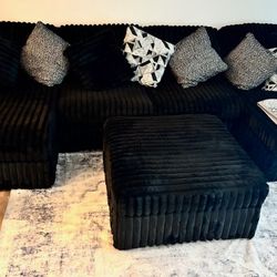 Black Sectional With Ottoman 