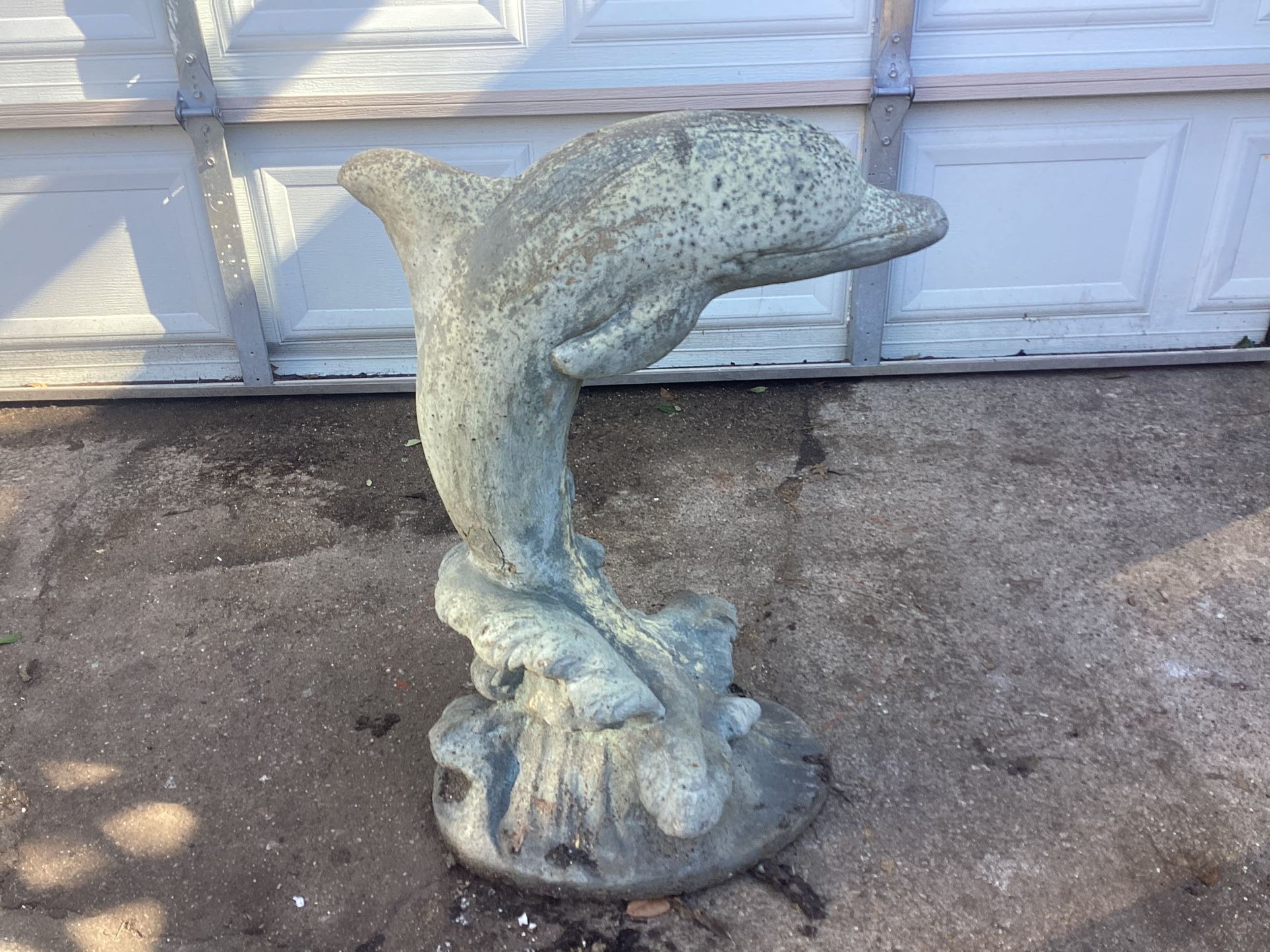 1134 Heavy Dolphin Fountain   