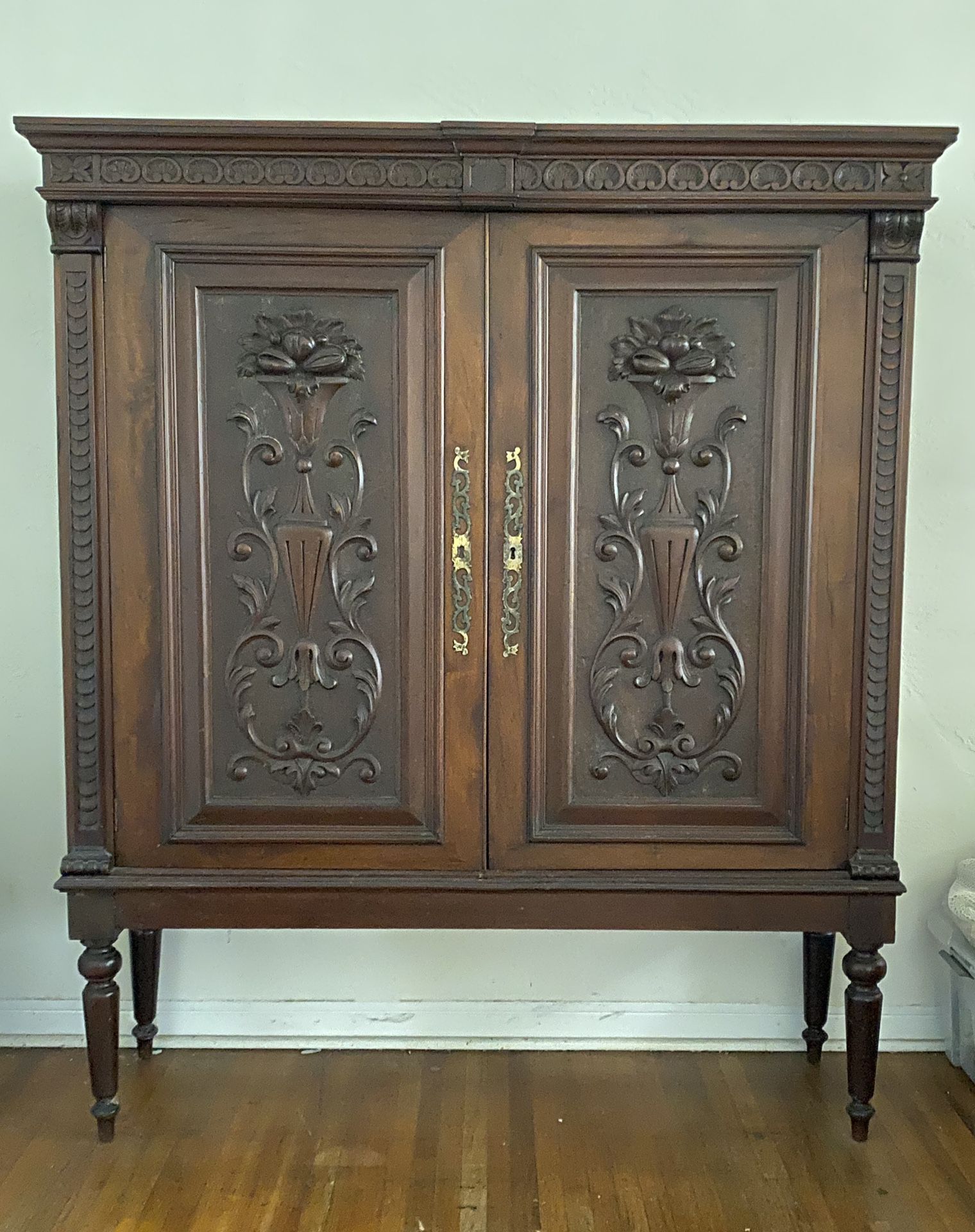 Antique wood Cabinet