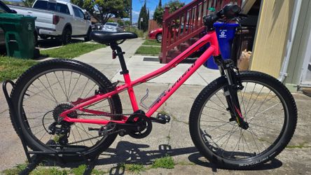 Specialized HotRock 24"Tires Like New