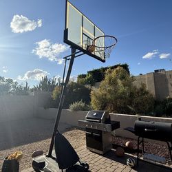 Basketball hoop