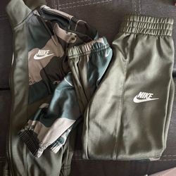 Nikes Boys Camouflage Sweatsuit 