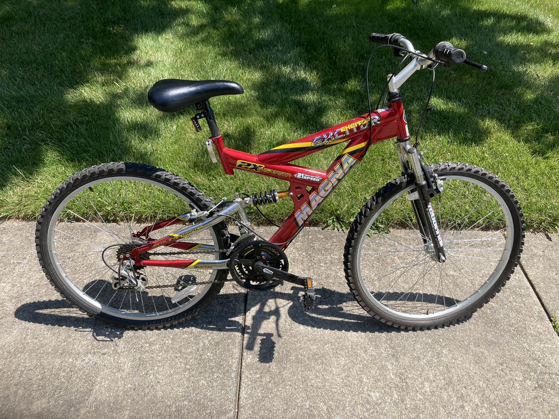 Magna Excitor Mountain Bike, 21 Speed, 26 Inch, Medium Frame