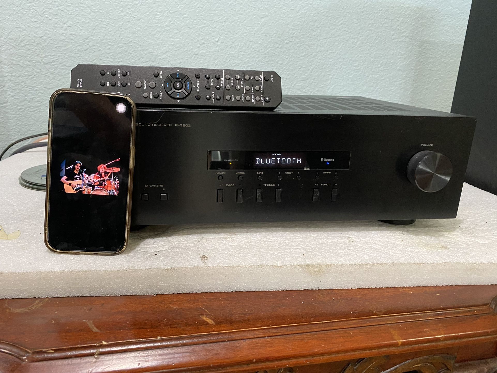 Yamaha R-S202 Stereo Receiver with Bluetooth 100 Watts per Channel
