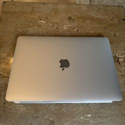 2020 macbook Pro 13 M1 8gb 256gb Like New 