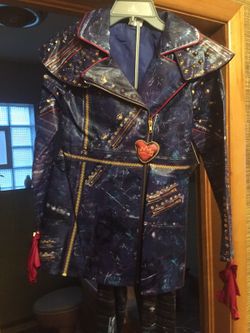 Evie Descedants 2 costume and shirt