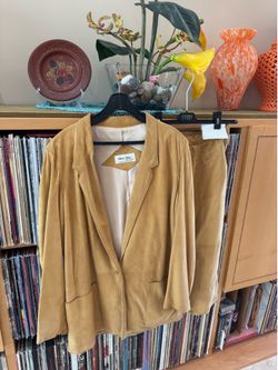 PRICE DROP: Fully-lined, 10, CHAMOIS/CAMEL LAMBSKIN SUEDE SUIT by WEST BAY SPORT