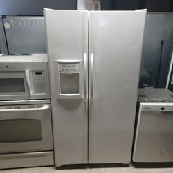 Kitchen Appliances Set G.E - Refrigerator, Stove,  Dishwasher, Microwave.