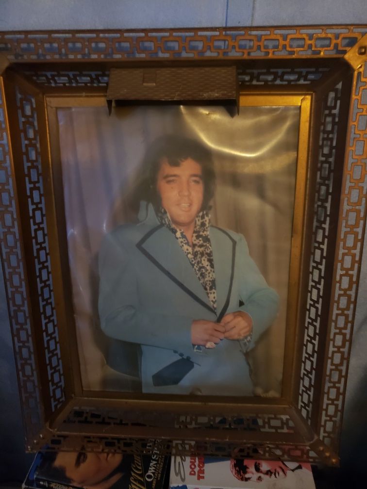 Elvis memobilia