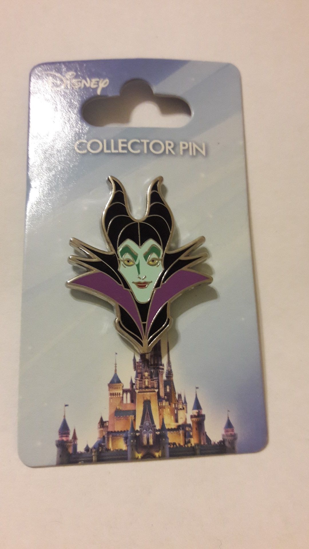 Disney Jerry Leigh pin Maleficant MINT on card