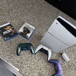 Ps5 : I’ve Had this Ps5 less than a year barely used , comes with 3 new controllers , 2 new Games & with Ps5 Earbuds. 
