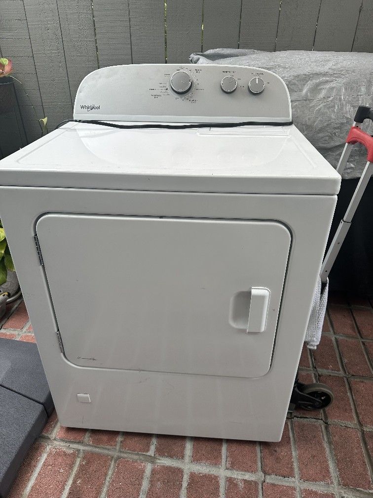 Whirlpool Medium Vented Gas Dryer In White. 7cu. Ft.