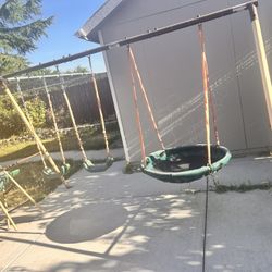 kids swing set 