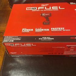 New Milwaukee 1/2 High Torque Impact Wrench Kit