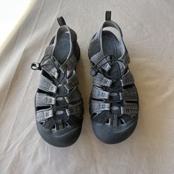 Keen Sandals (size 11) .   Tan and Black. 