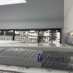 QUEEN SIZE CASPER ELEMENT MATTRESS & BOX SPRING BED SET