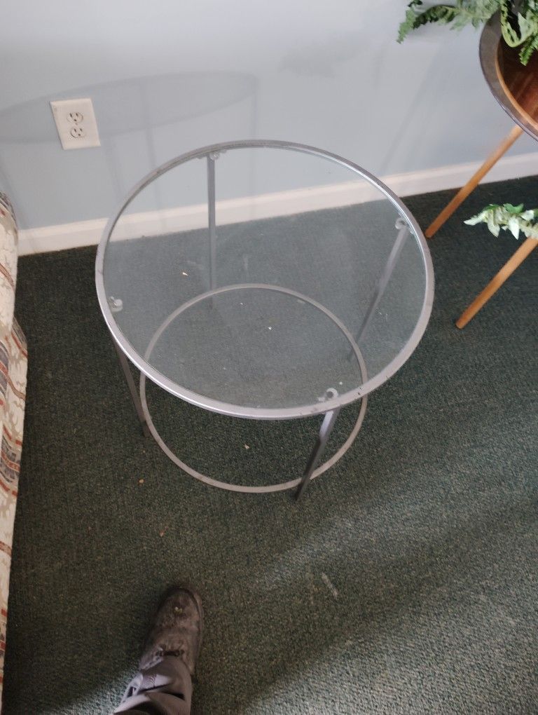 Small Circle Glass Table 