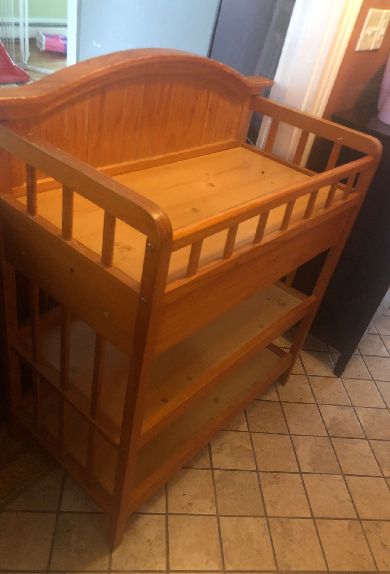Changing table like new
