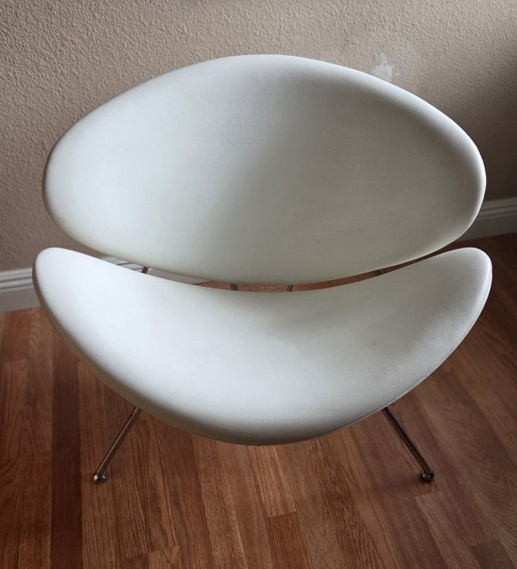Vintage Egg Shell Lounge Accent Chair