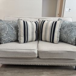 Loveseat 