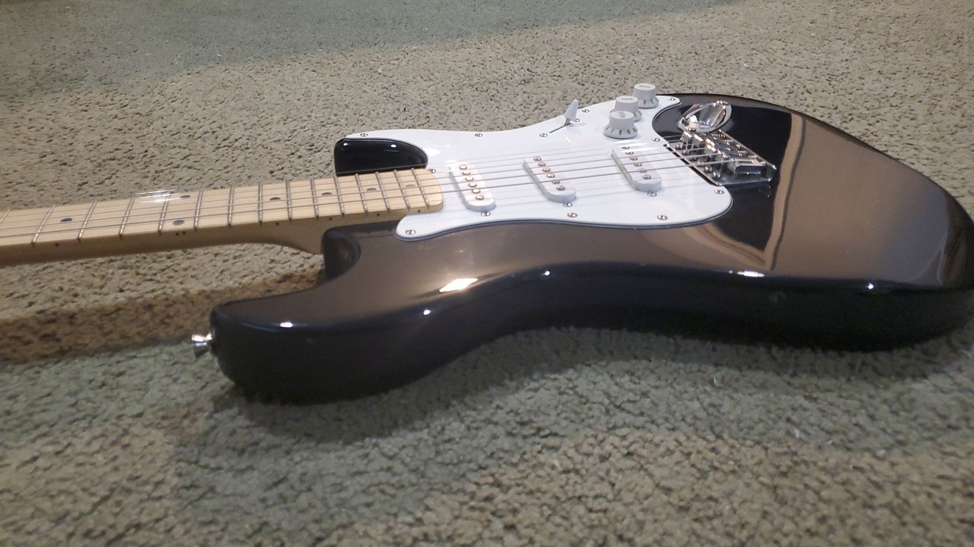 Stratocaster electric guitar classic style. New strings purchased 11/20/20