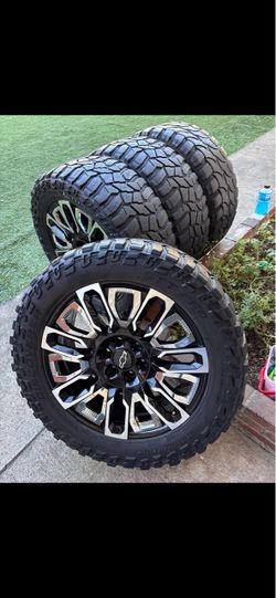 Chevy Silverado 22 inches ultimate edition rims 35x12.50/22