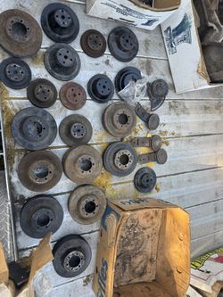 Lot of Mopar pulleys 1960’s and 1970’s 383, 440, 318, 340, 360