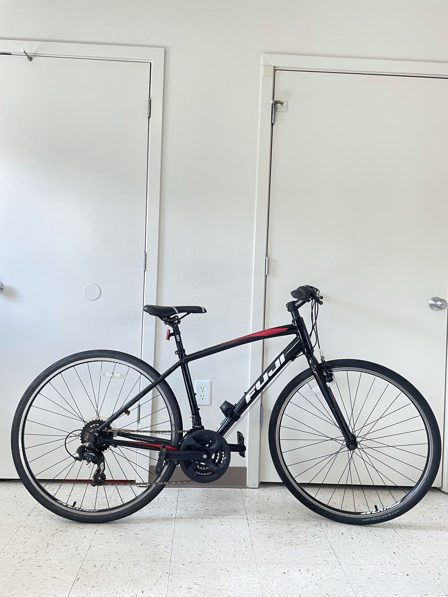 Fuji Absolute 2.3 Hybrid Bike 28”