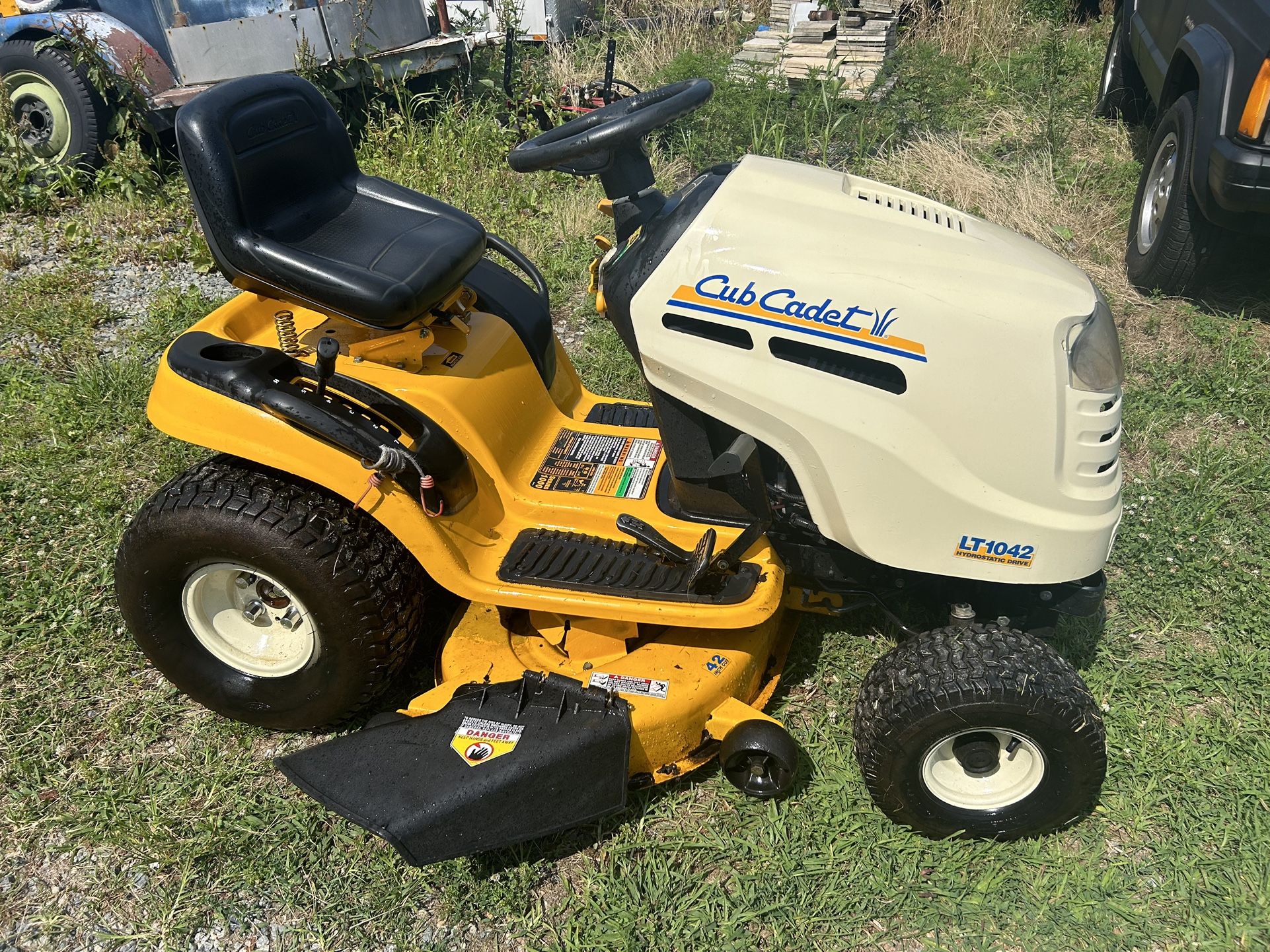 Cub Cadet Riding Mower LT1042