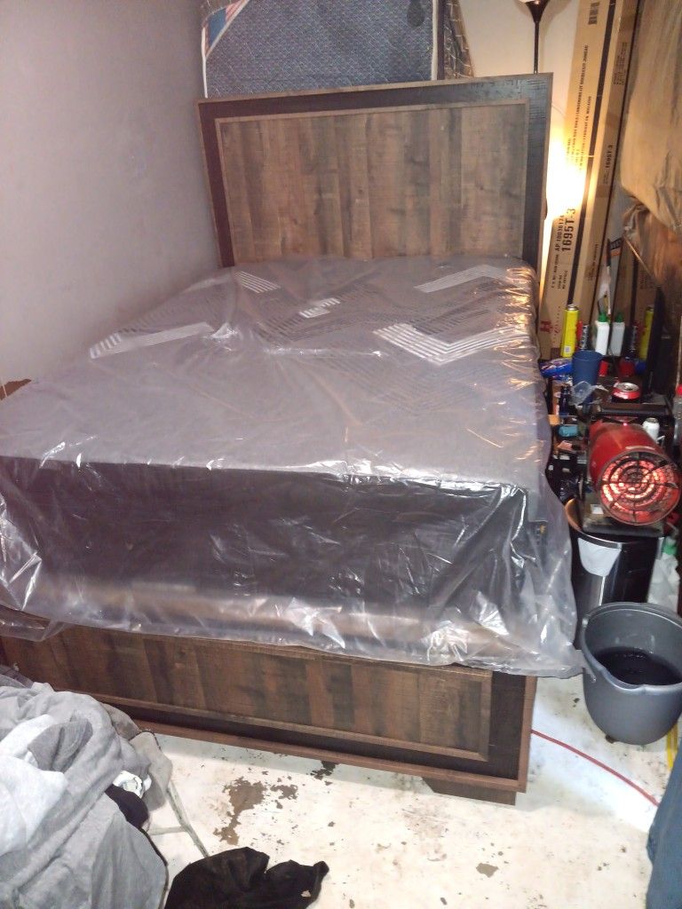  Full /Mattress And 5 Drawer Dresser. Set