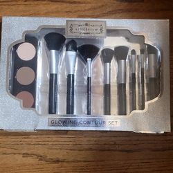 Brand New Glowing Contour Set With Make Up Brushes :3 Contour Palette / 8 Brushes