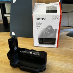 Sony Vertical Battery Grip For Sale. For A7s2, A7R2, And A72 Cameras 
