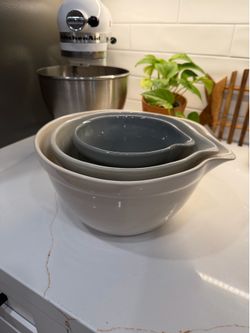 Pottery Barn  mixing bowl set