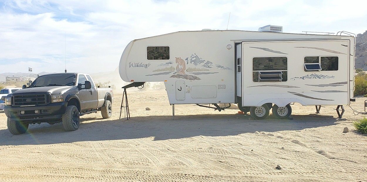 2005 Fo rd F 350 FX4 XLT Super Duty Lariat & Fifth Wheel Travel Trailer Combo Super Clean!