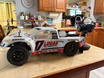 Team Associated SC10  2wd Lucas Oil RC Truck