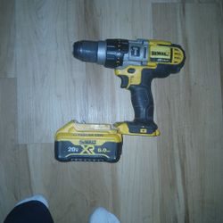 Dewalt Drill With Charged Battery 