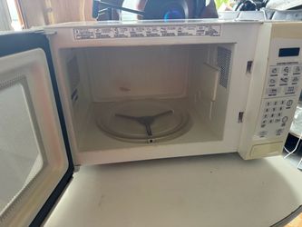 GE White Countertop Microwave