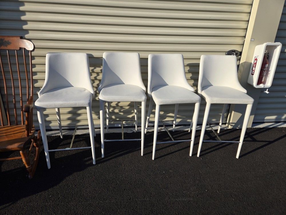 4 Super Comfy White Stools