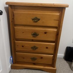 4-Drawer Solid Wood Dresser – Great Condition