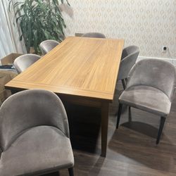 Dining Room Table And Chairs 