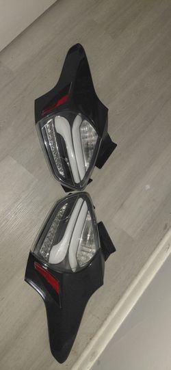 Acanii taillights