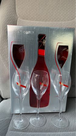 3 GH Mumm champagne flutes