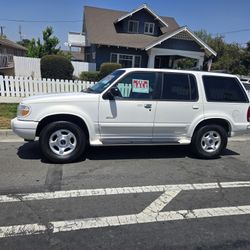 2000 Ford Explorer