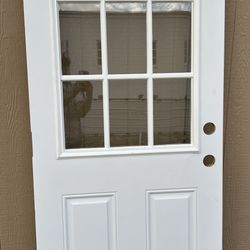 Puerta para exterior metálica 32x80 color blanco  mas info por inbox  $300 dlls nueva  no marco Estoy en northeast