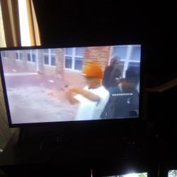 Roku TV 32 Inch With Remote 