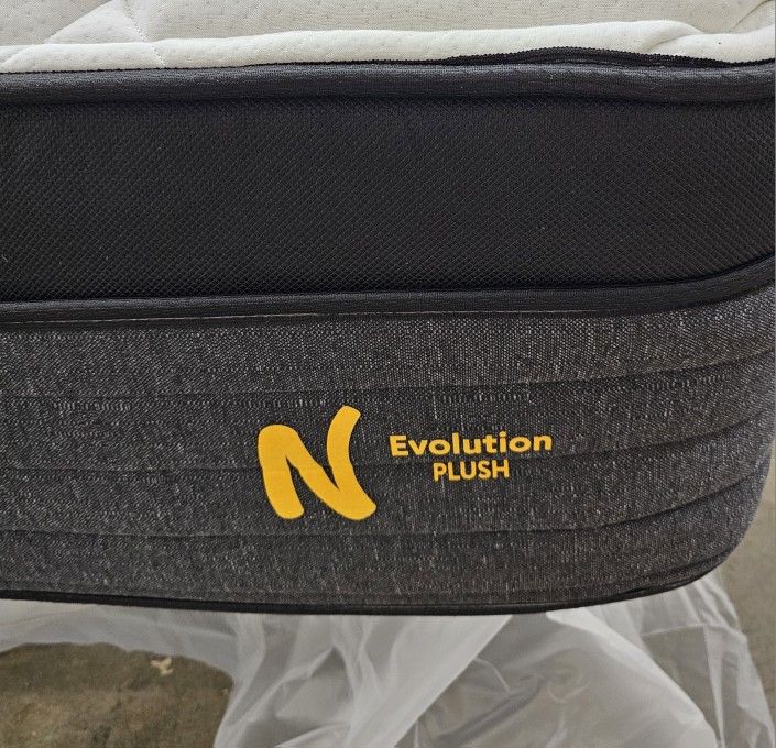 LIKE NEW! Plush Nolah Evolution 15 King Mattress - Delivery Available