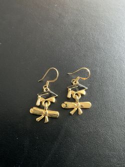 KK/ED Graduation Enamel Wire Pierced Earrings Hat & Diploma