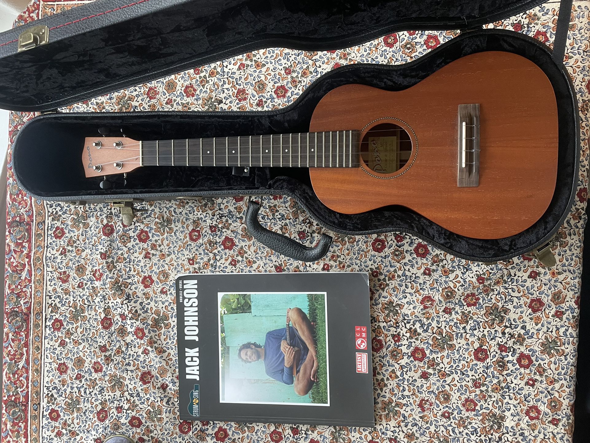 Pono ukulele PERFECT condition 