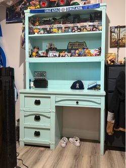 Desk with shelves