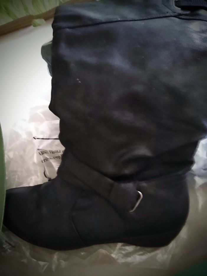 Soft Top Black Boots (Size 8)